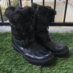 Black glitter snow boots